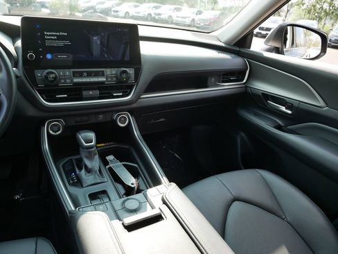 Certified 2025 Toyota Grand Highlander AWD image 14
