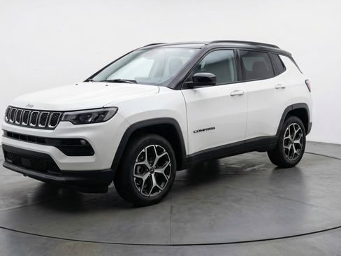 Used 2025 Jeep Compass Limited image 3