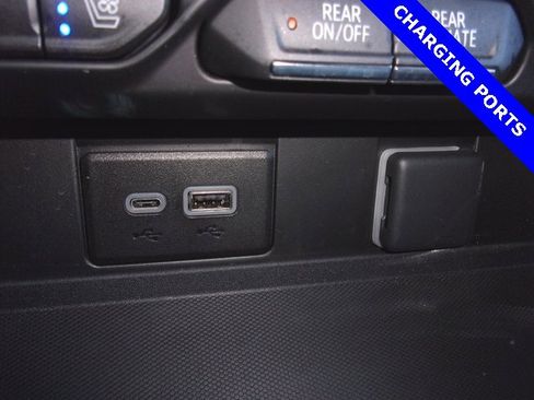 Used 2024 Chevrolet Suburban Premier image 12