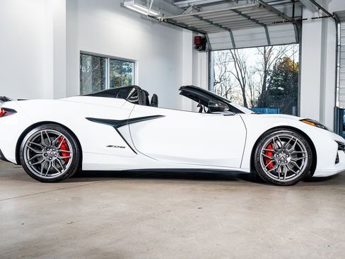 Used 2024 Chevrolet Corvette Z06 w/ LPO, Roadside Safety Package image 5