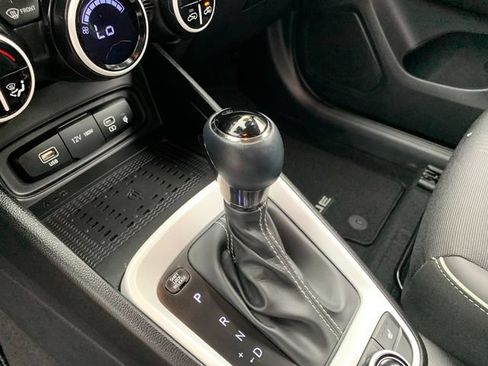 Certified 2023 Hyundai Venue Limited FWD image 21