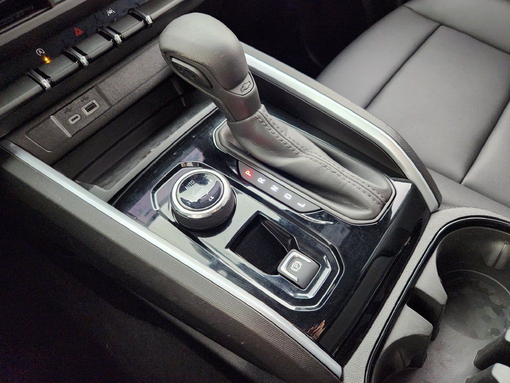 Used 2025 Chevrolet Colorado Trail Boss AWD/4WD image 25