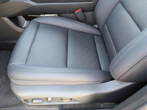 New 2026 Chevrolet Equinox LT w/ Convenience Package II FWD image 4