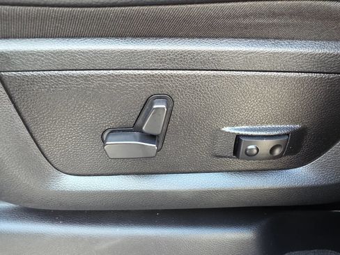 Used 2024 RAM 2500 Laramie AWD/4WD image 12