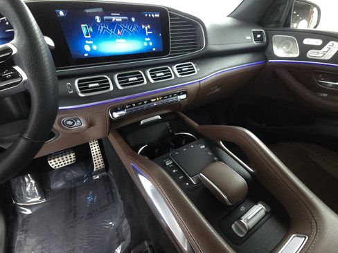 Used 2024 Mercedes-Benz GLS 450 4MATIC image 15
