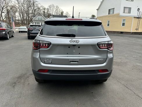 Used 2022 Jeep Compass Latitude AWD/4WD image 5