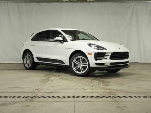 Certified 2021 Porsche Macan image 9