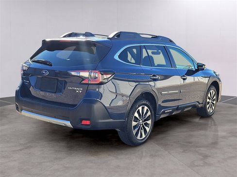 Used 2023 Subaru Outback Limited XT image 4