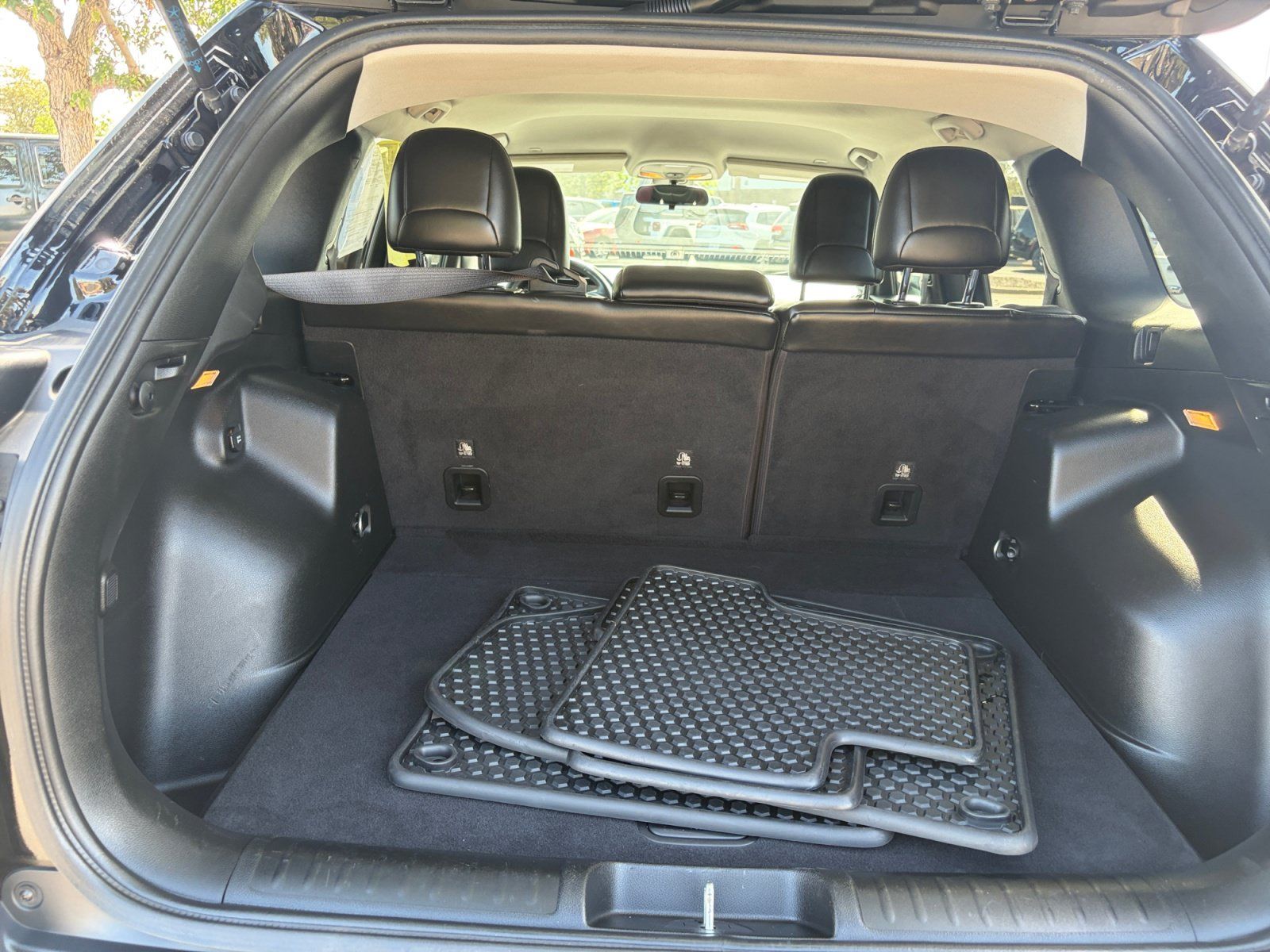 Used 2019 Jeep Cherokee Latitude Plus w/ Cold Weather Group AWD/4WD image 27