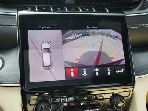 Used 2025 Jeep Grand Cherokee Limited w/ Luxury Tech Group II image 15