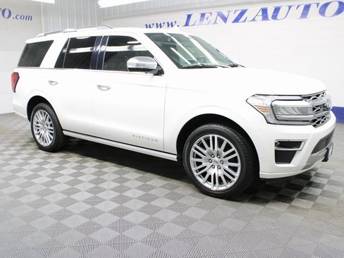 Used 2024 Ford Expedition Platinum image 3
