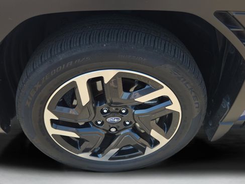 Used 2025 Subaru Forester Premium image 9