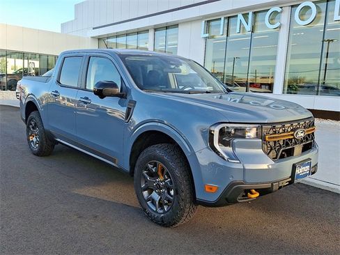 Used 2025 Ford Maverick Tremor image 2