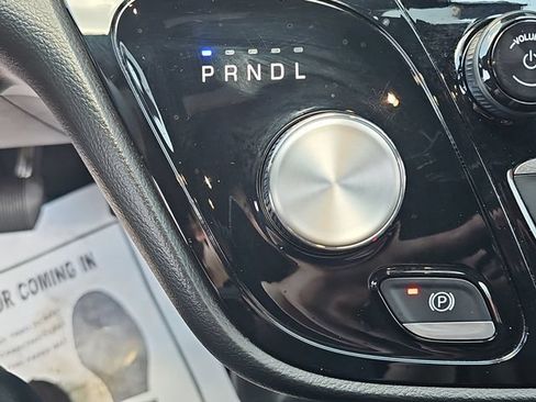Used 2025 Chrysler Pacifica Select FWD image 17
