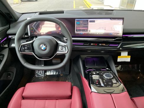 Certified 2026 BMW 530i xDrive w/ Premium Package AWD/4WD image 32