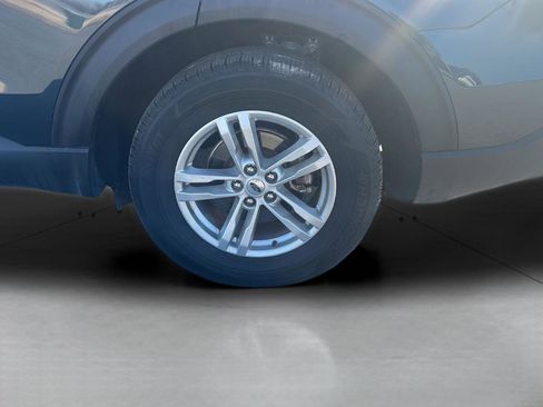 Used 2023 Ford Explorer XLT image 27