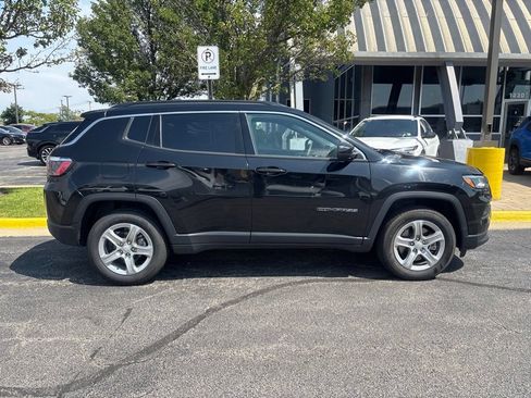 Used 2024 Jeep Compass Latitude AWD/4WD image 2