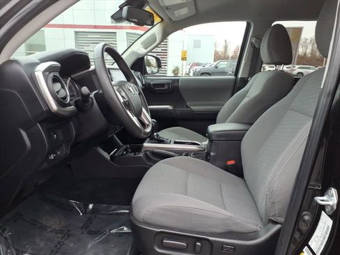 Certified 2023 Toyota Tacoma SR5 image 6