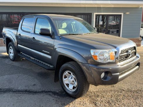 Used 2011 Toyota Tacoma 4x4 Double Cab image 3
