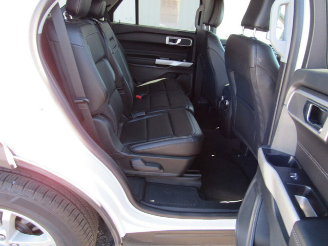 Used 2022 Ford Explorer XLT w/ Equipment Group 202A AWD/4WD image 8
