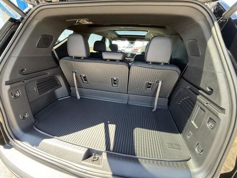 Used 2026 Chevrolet Traverse LT image 41
