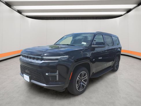 New 2026 Jeep Grand Wagoneer 2WD image 3
