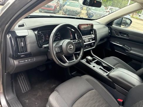 Used 2025 Nissan Pathfinder SV FWD image 17