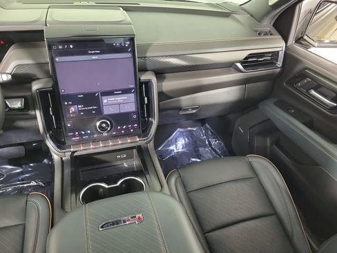 Used 2025 GMC Yukon XL AT4 w/ AT4 Premium Package AWD/4WD image 18