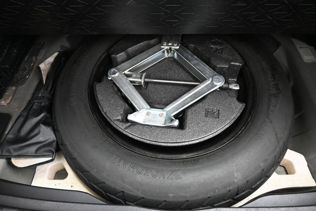 Used 2019 Toyota RAV4 XLE w/ Convenience Package AWD/4WD image 23