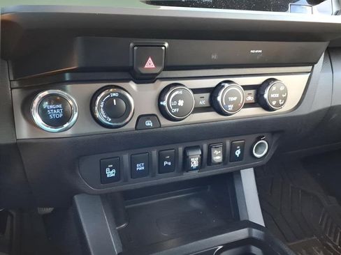 Used 2019 Toyota Tacoma TRD Off-Road w/ Technology Package AWD/4WD image 12