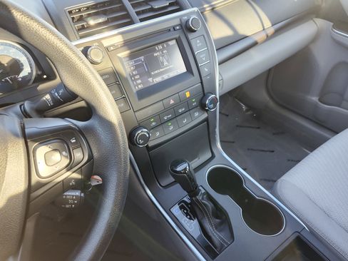 Used 2017 Toyota Camry LE image 26