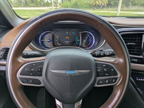 Used 2020 Chrysler Pacifica Limited w/ Advanced Safetytec Group FWD image 24