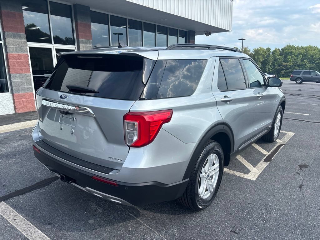 Used 2024 Ford Explorer XLT w/ Equipment Group 202A AWD/4WD image 11