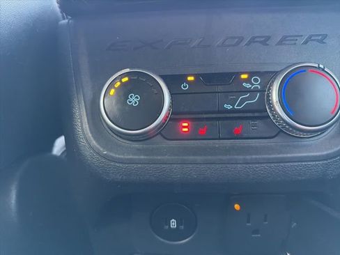 Used 2025 Ford Explorer ST image 19