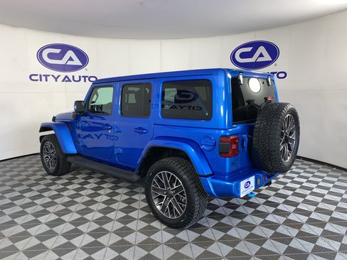 Used 2022 Jeep Wrangler Unlimited Sahara AWD/4WD image 5