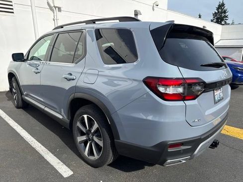 Used 2025 Honda Pilot Elite image 3