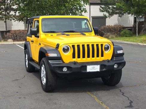 Used 2020 Jeep Wrangler Sport AWD/4WD image 3