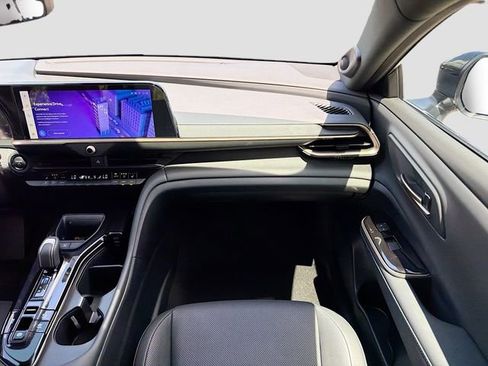 Used 2026 Toyota Crown Signia w/ Advanced Technology Package image 19