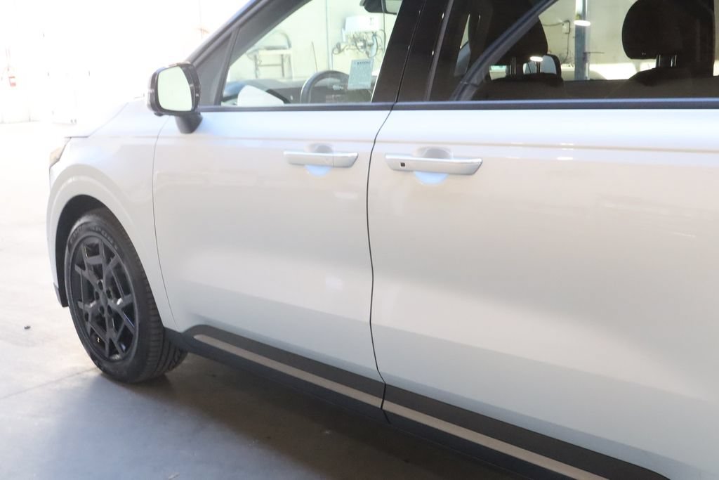 Used 2025 Kia Carnival SX Prestige FWD image 17