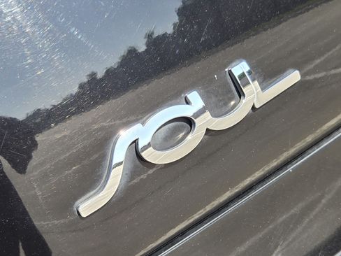 Used 2016 Kia Soul FWD image 12