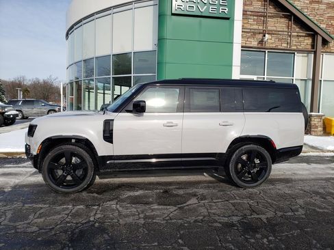 New 2026 Land Rover Defender 130 X-Dynamic SE image 8