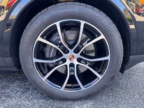 Certified 2025 Porsche Cayenne Coupe image 27