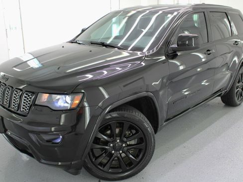Used 2019 Jeep Grand Cherokee Altitude AWD/4WD image 2