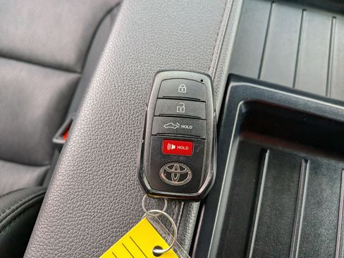 Used 2025 Toyota Tundra Limited AWD/4WD image 35