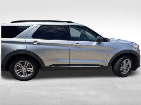 Used 2021 Ford Explorer XLT RWD image 8