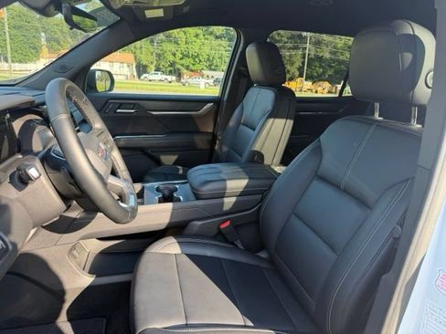 Certified 2026 GMC Acadia Elevation w/ Elevation Premium Package FWD image 14