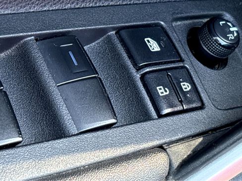 Used 2022 Toyota Corolla Cross LE image 28