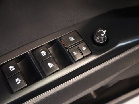 Used 2018 Toyota Camry LE image 11