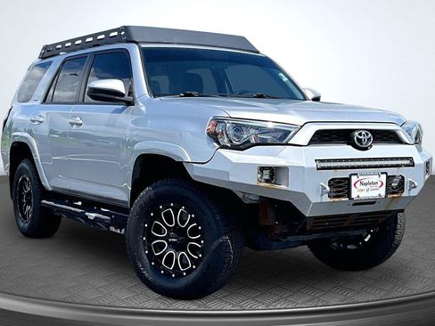 Used 2018 Toyota 4Runner SR5 AWD/4WD image 13