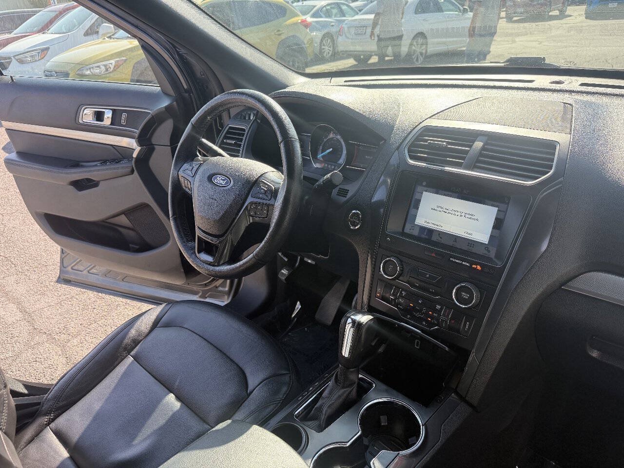 Used 2018 Ford Explorer XLT w/ Equipment Group 202A FWD image 9